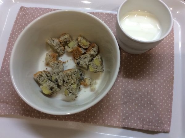 さつまいもと黒ごまのケーキです《完了期》