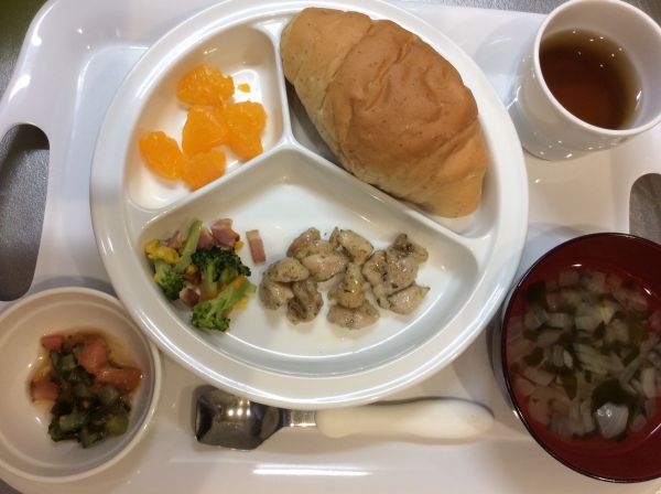 のり塩チキン畑で採れたきゅうりとトマトのサラダを追加しています🍅🥒常食