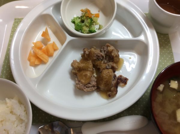 おろしハンバーグ 離乳食完了期畑のごぼうを使っています