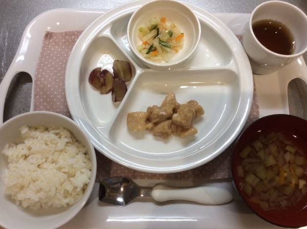 鶏もも肉のみそマヨネーズ（常食）本日のスープに畑のなすが入っています。