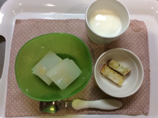 ももカルピスゼリー、手作りラスク（常食）