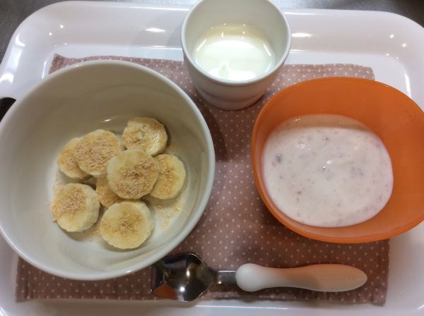 きな粉バナナ、いちごジャムヨーグルト常食