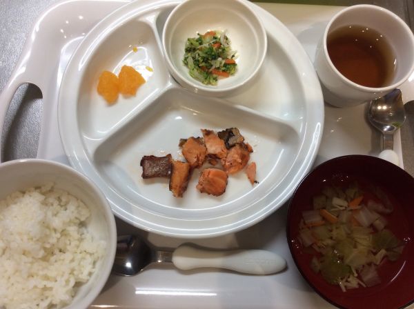 鮭のスタミナ焼き本日のすまし汁に畑のなすが入っています。離乳食完了期