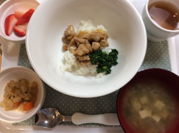 焼き鳥丼畑の大根、人参、小松菜、里芋を使っています