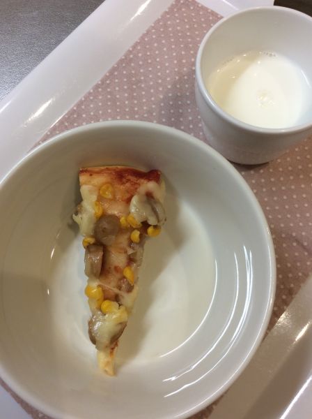 手作りピザ🍕 ひまわり組がピザ作りをしました。