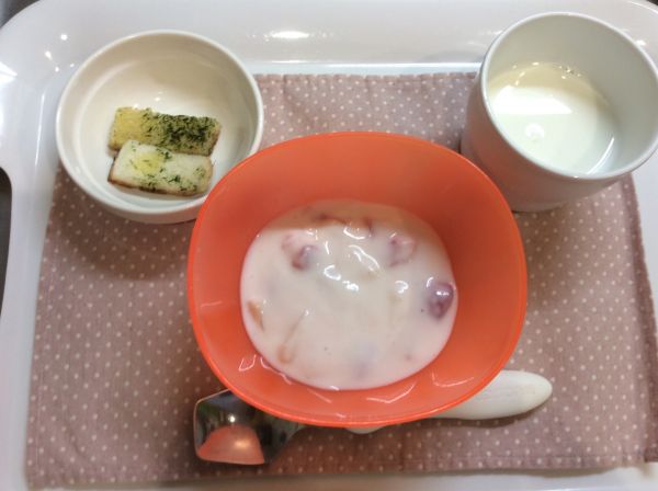 フルーツヨーグルト、青のりラスク常食