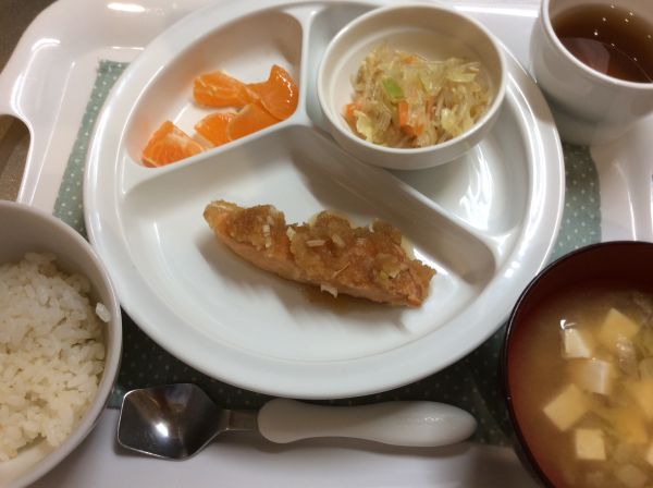 鮭のみぞれ煮畑のキャベツ、白菜、長ネギを使っています