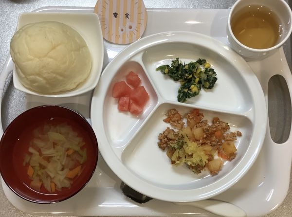 ポテトグラタン常食スープに畑のピーマンが入っています。