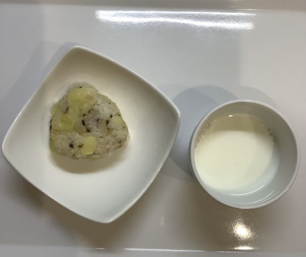 さつまいもと昆布のおにぎり常食