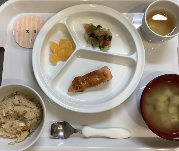 鮭の魚田、大根とツナの煮物常食畑の大根、大根の葉を使っています。