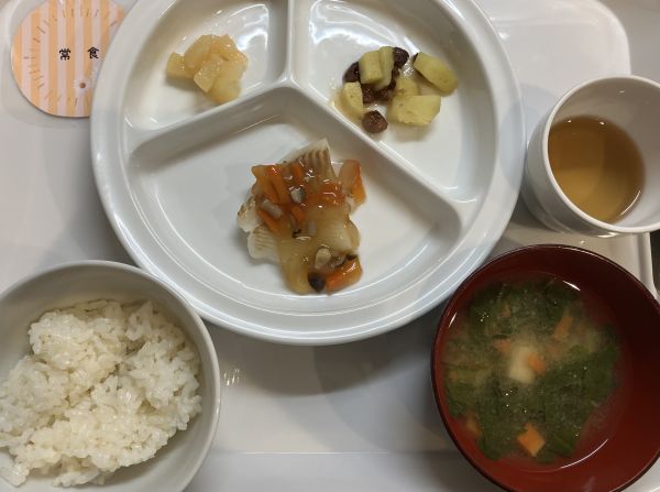 カレイのあんかけスープに畑の小松菜を使用しています！