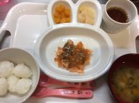 鮭のもやしあんかけ、かぼちゃの甘煮、みそ汁 離乳食完了期みそ汁のじゃがいもは畑で収穫したものです。