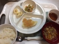 かれいのおろしソテー、ピーマンとツナの炒め物、きのこのスープ 常食畑のなすとピーマンが入っています。