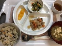 ぶりと里芋の煮物畑のナスをみそ汁に入れました🍆 常食