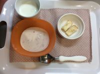 ジャムヨーグルトと手作りラスク 常食