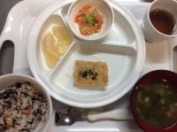 豆腐の松風焼き本日の給食に畑の大根、なすが入っています。常食