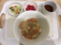 大根カレー常食本日の給食に畑のにんじんが入っています。