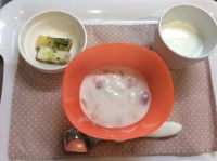 フルーツヨーグルト、青のりラスク常食