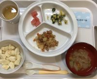 ポテトグラタン離乳食完了期スープに畑のピーマンが入っています。