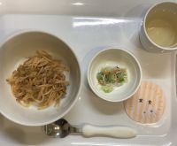 なすのミートソーススパゲッティ、キャベツとしらすのサラダ常食