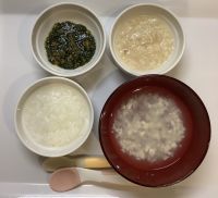 おかゆ、かれい煮、ほうれん草煮、スープ離乳食中期スープに畑の大根が入っています。